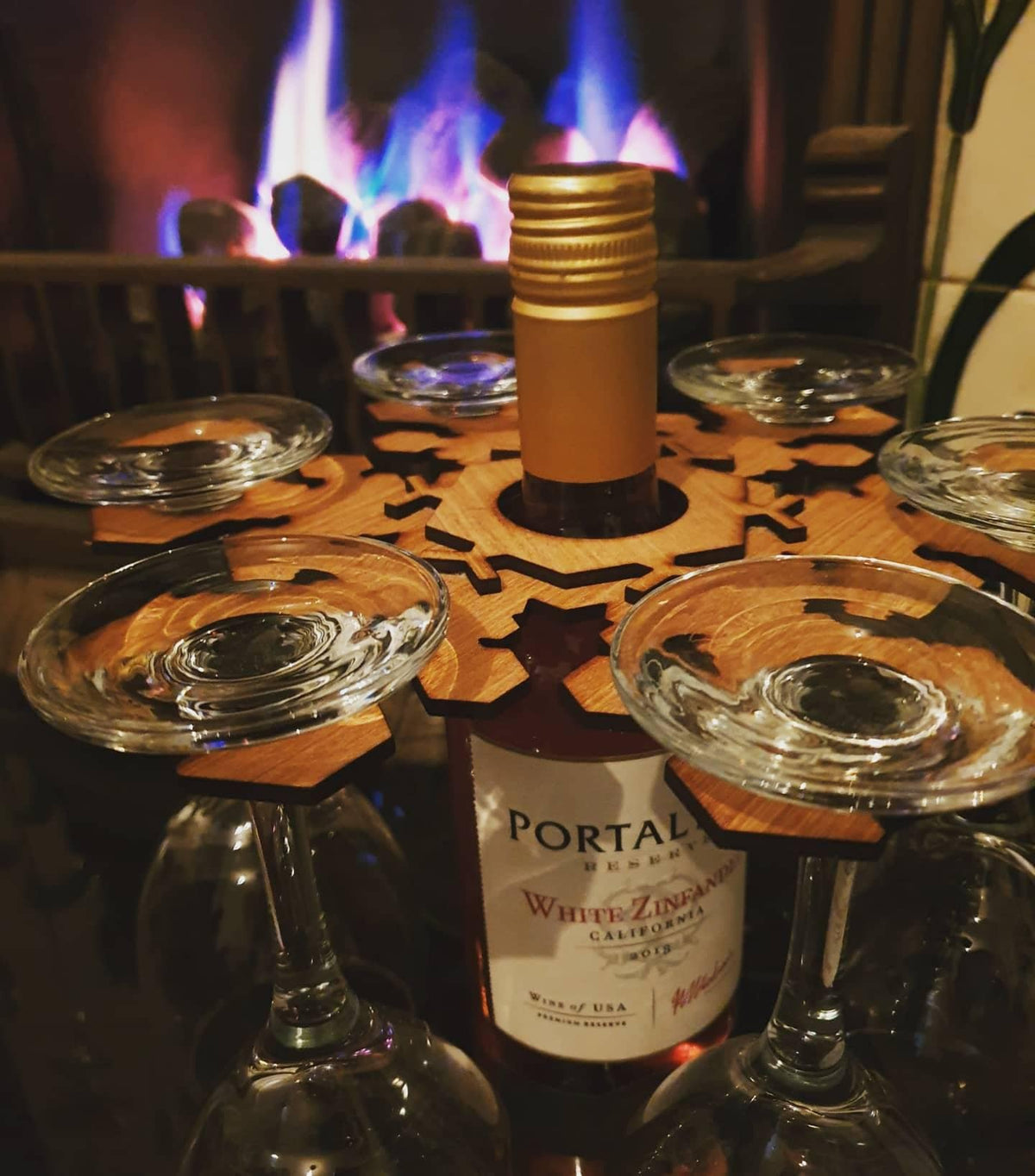 Snowflake champagne/wine glass butler, holds 6 Glasses. Perfect for Christmas. Xmas gift? Secret Santa?
