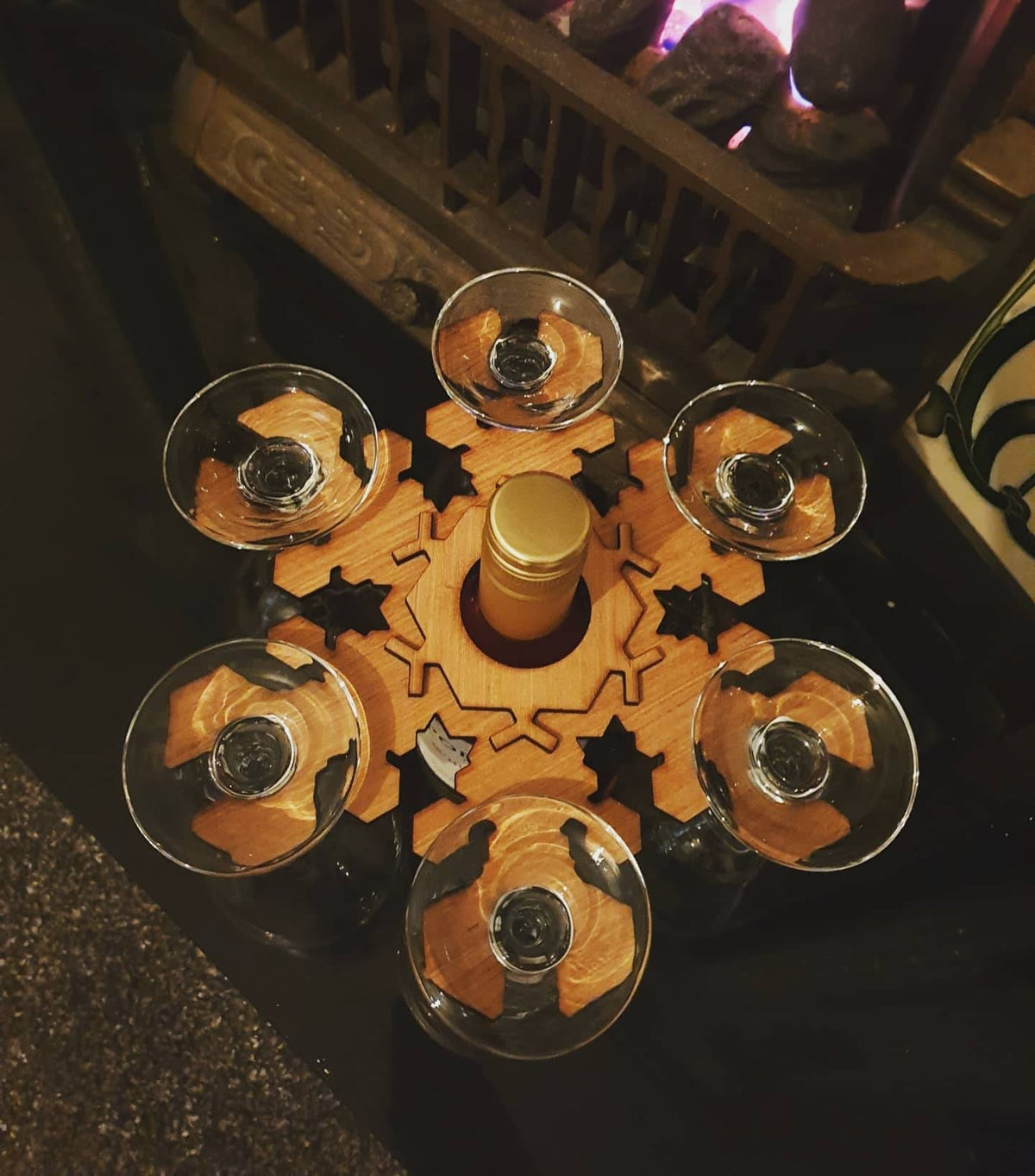 Snowflake champagne/wine glass butler, holds 6 Glasses. Perfect for Christmas. Xmas gift? Secret Santa?