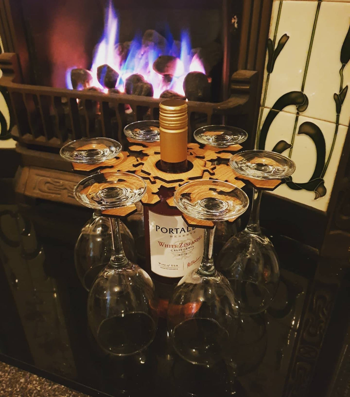 Snowflake champagne/wine glass butler, holds 6 Glasses. Perfect for Christmas. Xmas gift? Secret Santa?
