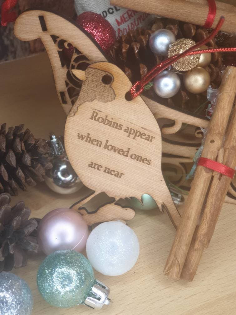 Robin memory bauble. Remembering loved ones this Christmas. Lovely xmas gift!