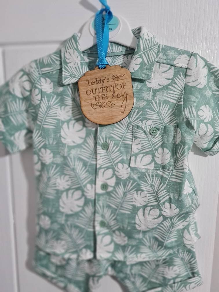 Personalised outfit of the day hanger clothes tag! OOTD, flatlay, photography prop, new baby, children's clothes item!