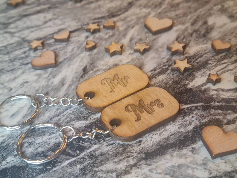 Mr & Mrs keychains, various Orientation, great gift for any occasion, anniversary, valentines day, birthday, moving in gift, wedding