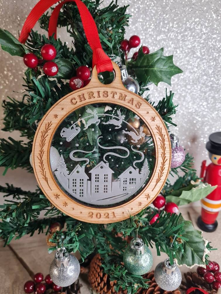 Christmas year bauble - Beautiful xmas decoration - santa - decor - father christmas - st nick - present - secret santa - gift - tree