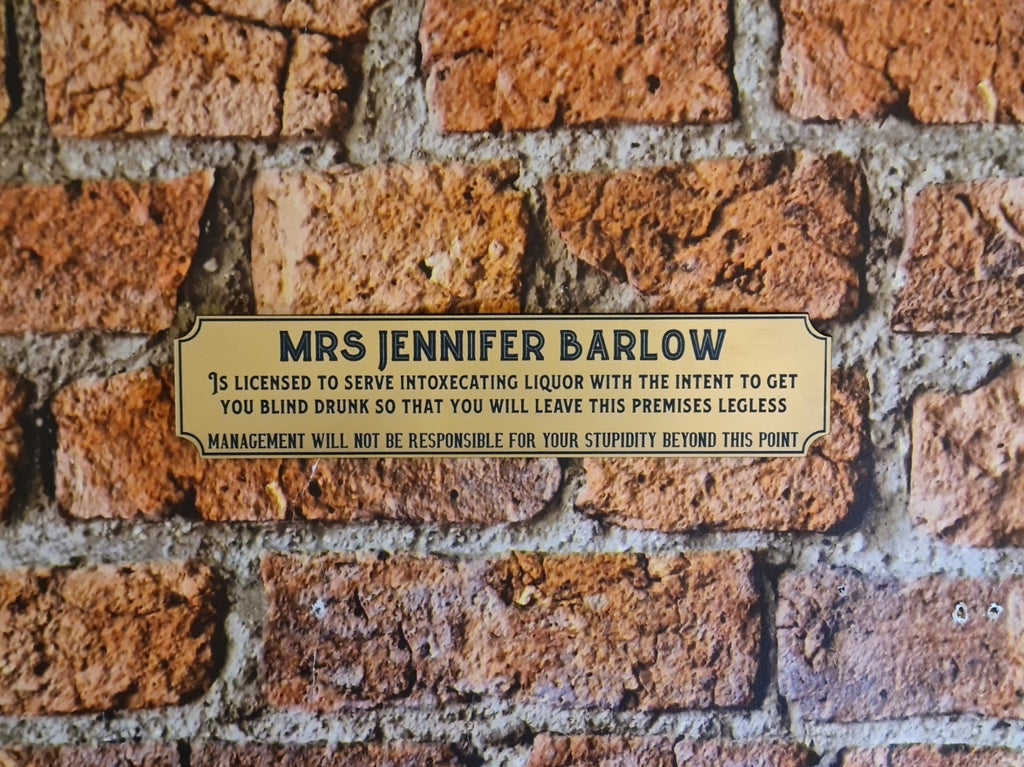 Personalised license to serve alcohol sign - Novelty - Home bar - Perfect gift - Kitchen - dining room - Garden bar - Hot tub - Beer - Gin