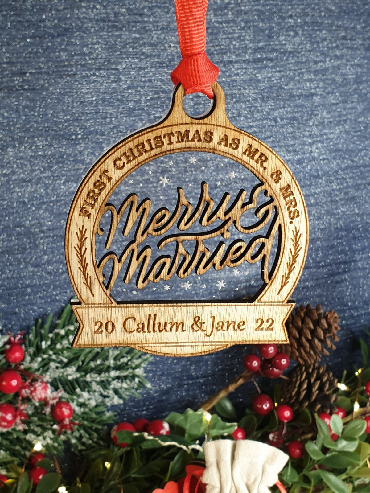 Personalised Merry & Married Christmas name bauble - Beautiful xmas decoration - decor - present - secret santa - wedding - first married