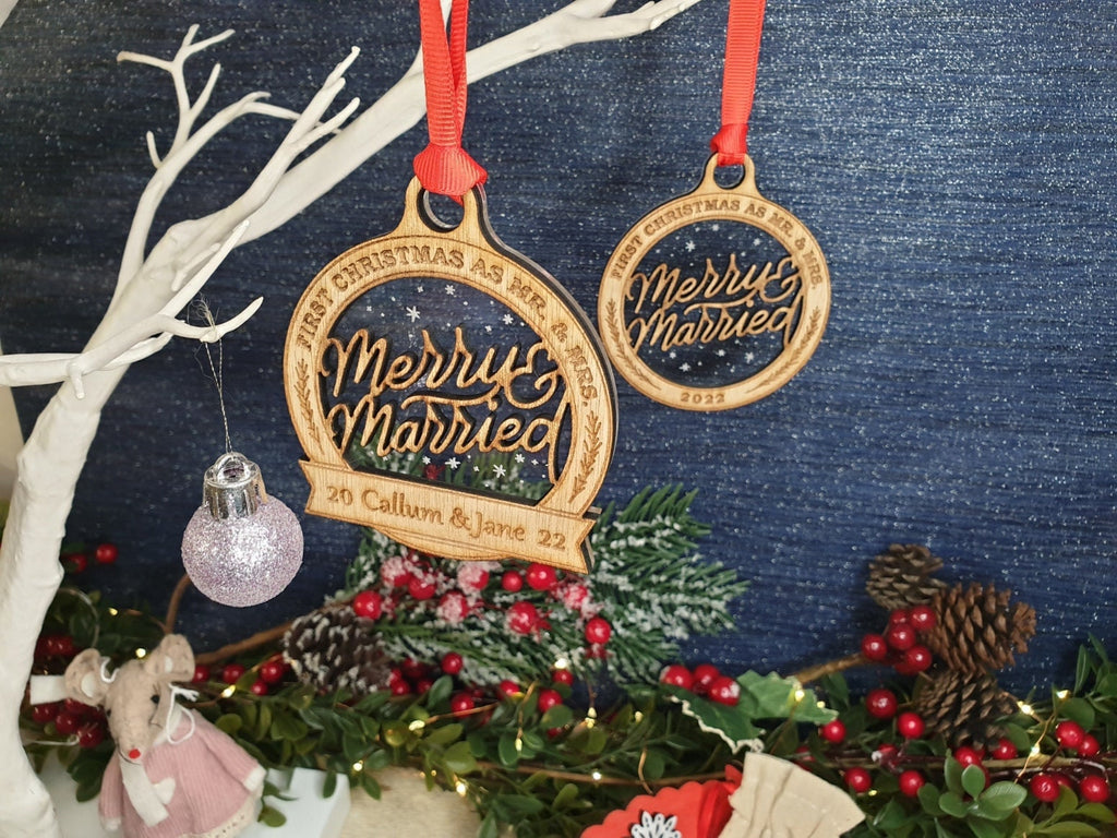 Personalised Merry & Married Christmas name bauble - Beautiful xmas decoration - decor - present - secret santa - wedding - first married