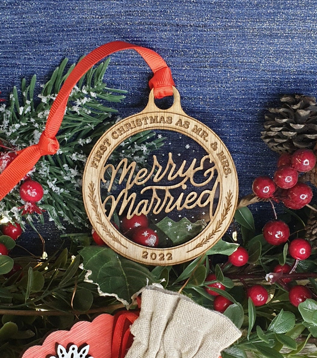 Personalised Merry & Married Christmas name bauble - Beautiful xmas decoration - decor - present - secret santa - wedding - first married