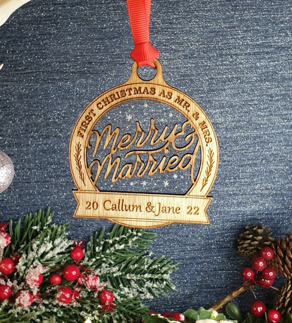 Personalised Merry & Married Christmas name bauble - Beautiful xmas decoration - decor - present - secret santa - wedding - first married