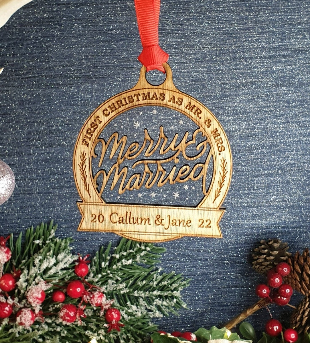 Personalised Merry & Married Christmas name bauble - Beautiful xmas decoration - decor - present - secret santa - wedding - first married