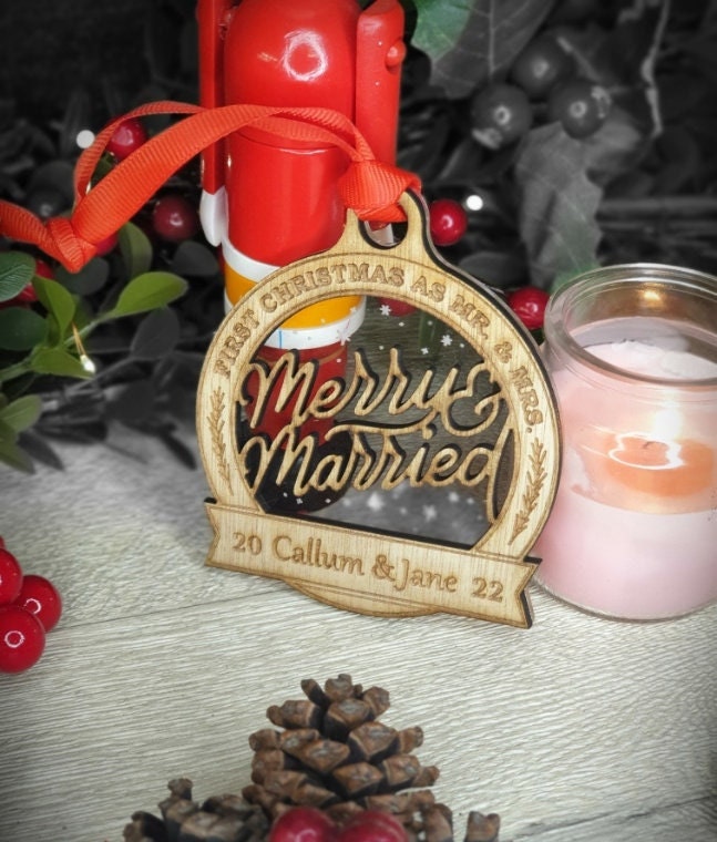 Personalised Merry & Married Christmas name bauble - Beautiful xmas decoration - decor - present - secret santa - wedding - first married