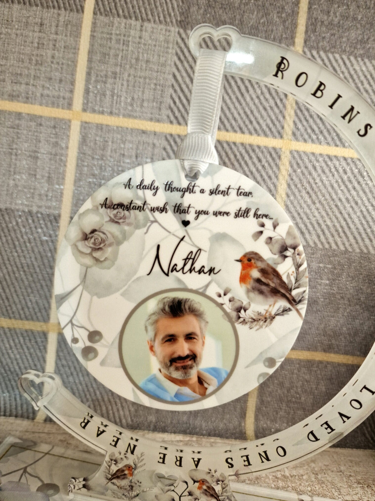 Personalised robin bauble hanger - Stunning remembrance item - Add your own wording - Display - memories - anniversary of death, Grave decor