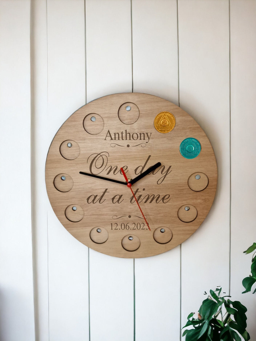 Personalised Recovery Token Display Clock - Chips - Personalized Serenity Prayer Recovery Chip Holder - AA display - Holder - Coin