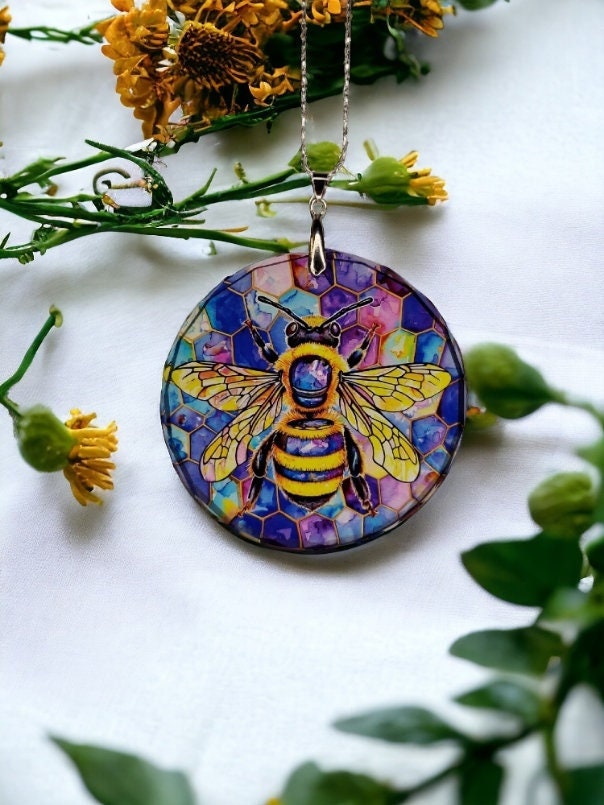 Glass Diamond Cut edge Bee SunCatcher Ornament - Bauble - Decoration - Stocking filler - Stained Glass - Gift - Present - Honey - Hive