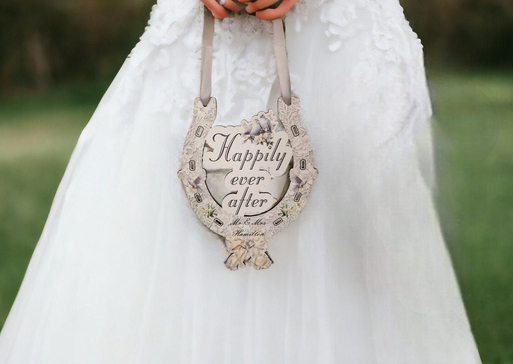 Personalised Lucky Horseshoe Wedding Gift - Mr & Mrs - Present - Bouquet - Marriage Gifts - Decoration Ornament - Keepsake - Sentimental