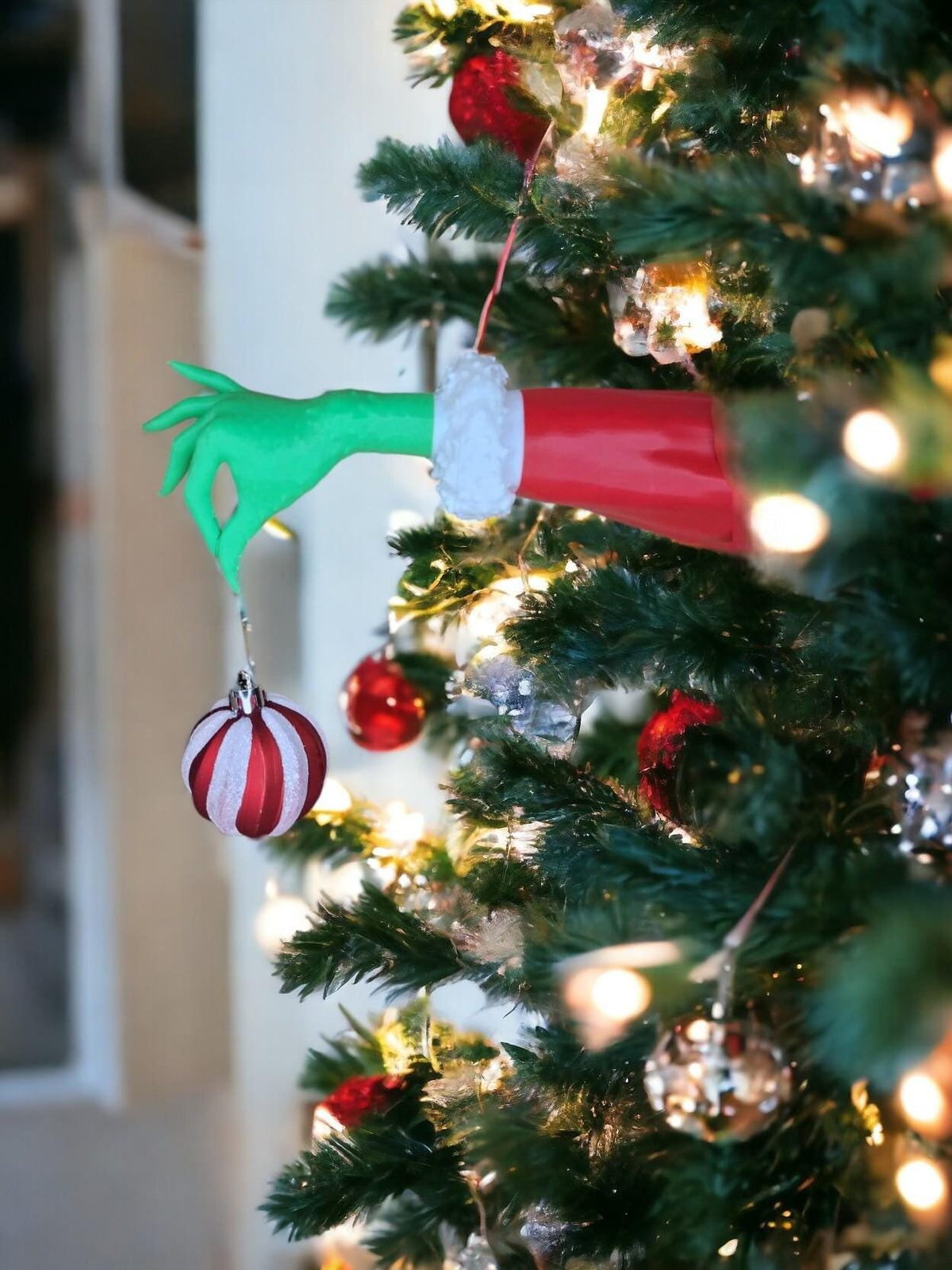 Green monster hand bauble holder - Naughty - Bauble - Xmas - Gift - Present - Countdown - Novelty - Fun - Joke - Decoration - Xmas - Secret