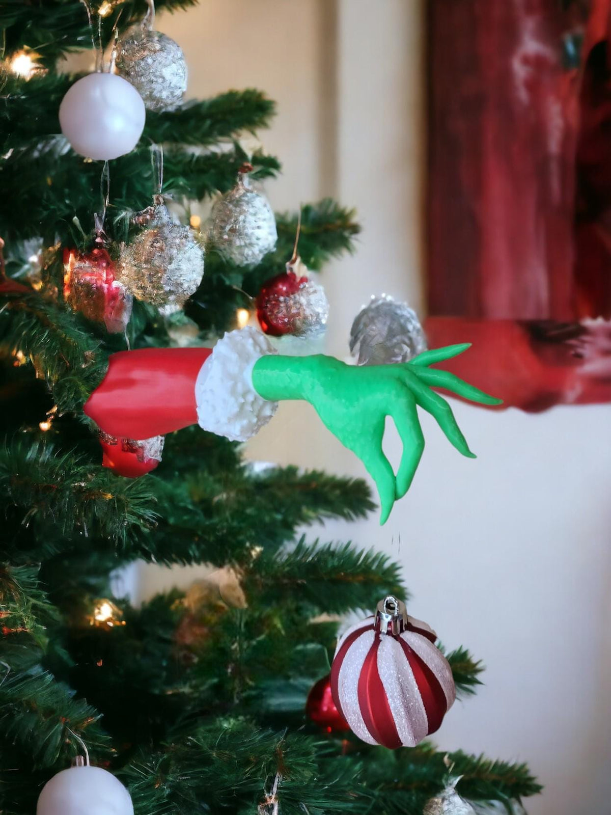 Green monster hand bauble holder - Naughty - Bauble - Xmas - Gift - Present - Countdown - Novelty - Fun - Joke - Decoration - Xmas - Secret