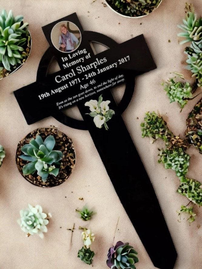 Personalised Cross memorial plaque - sign - grave marker - grave decoration - beautiful gift - remember a loved one - garden - memories